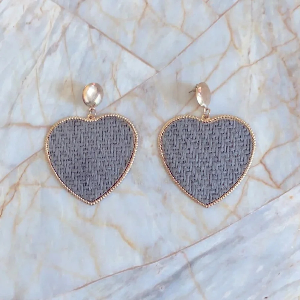 Crystal Collection Large‎ Heard Earring - Picture 8 of 10